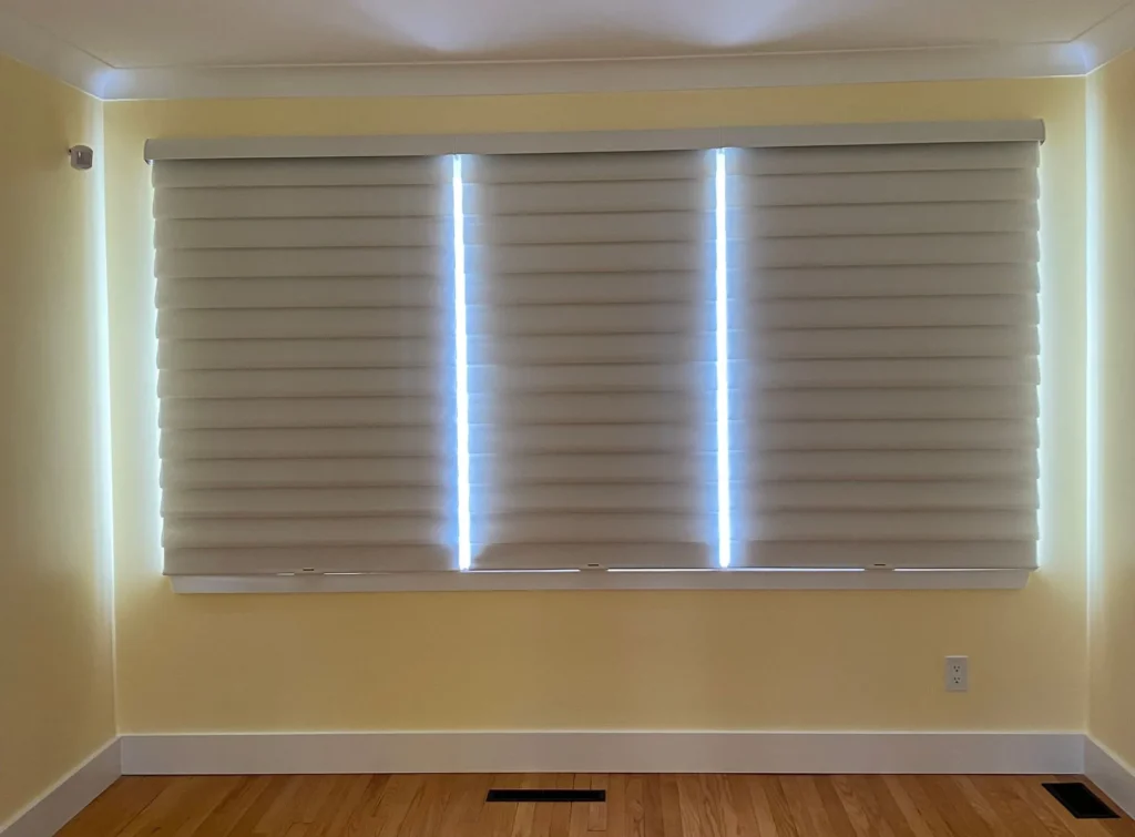window coverings in main bedroom with headrail